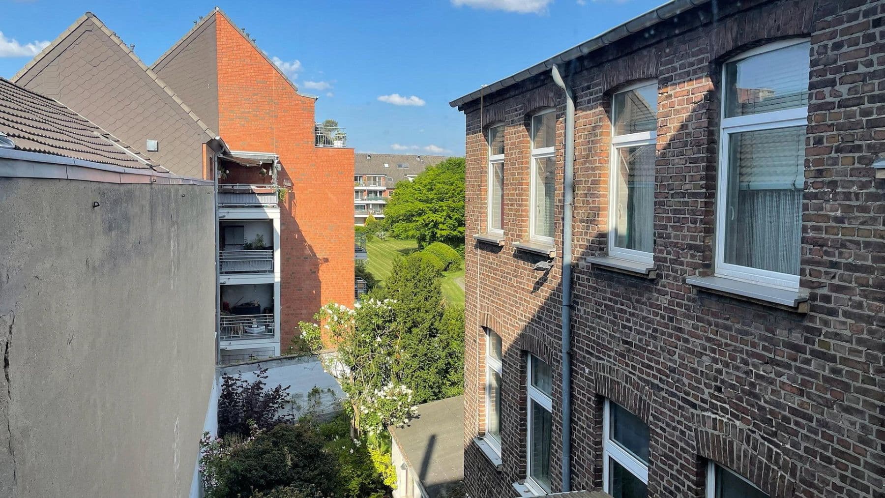 Predaj domu 492 m², pozemok 381 m², Further Straße 86, Neuss, Severné Porýnie - Westfálsko Predaj domu 492 m², pozemok 381 m², Further Straße 86, Neuss, Severné Porýnie - Westfálsko