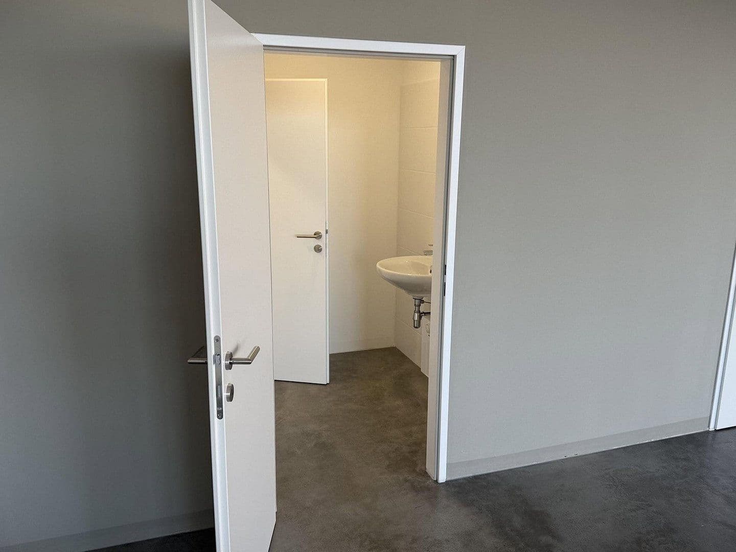 Prenájom nebytového priestoru 2.082 m², Gewerbepark B17 / II / Straße 3 / Objekt 11, Teesdorf, Dolné Rakúsko Prenájom nebytového priestoru 2.082 m², Gewerbepark B17 / II / Straße 3 / Objekt 11, Teesdorf, Dolné Rakúsko