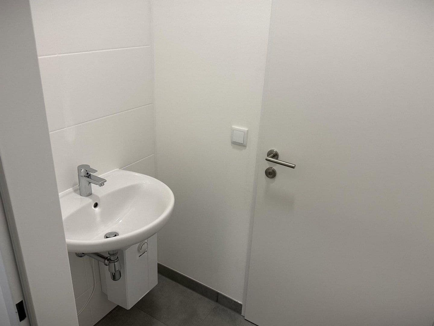 Prenájom nebytového priestoru 2.082 m², Gewerbepark B17 / II / Straße 3 / Objekt 11, Teesdorf, Dolné Rakúsko Prenájom nebytového priestoru 2.082 m², Gewerbepark B17 / II / Straße 3 / Objekt 11, Teesdorf, Dolné Rakúsko