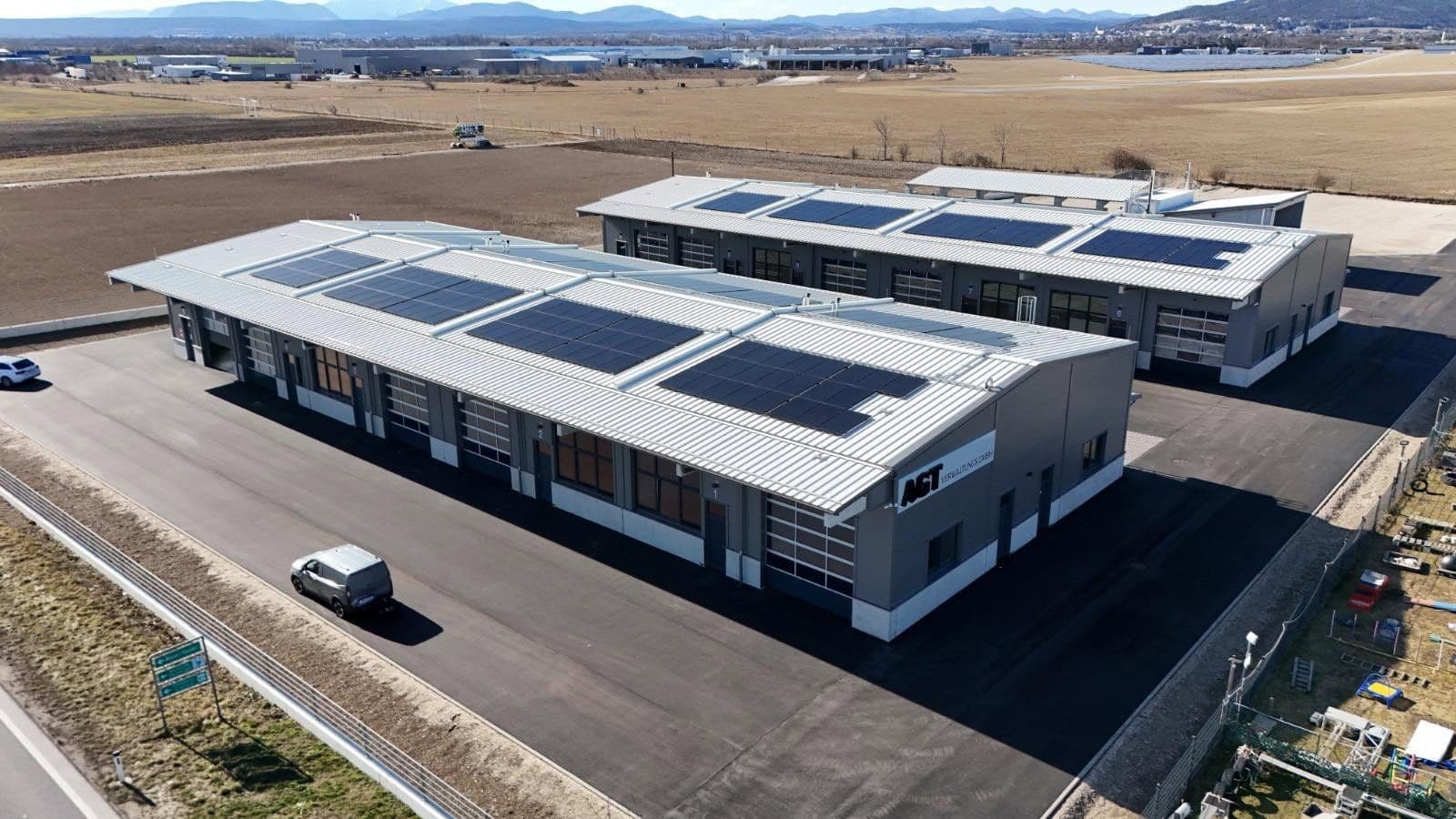 Prenájom nebytového priestoru 2.082 m², Gewerbepark B17 / II / Straße 3 / Objekt 11, Teesdorf, Dolné Rakúsko Prenájom nebytového priestoru 2.082 m², Gewerbepark B17 / II / Straße 3 / Objekt 11, Teesdorf, Dolné Rakúsko