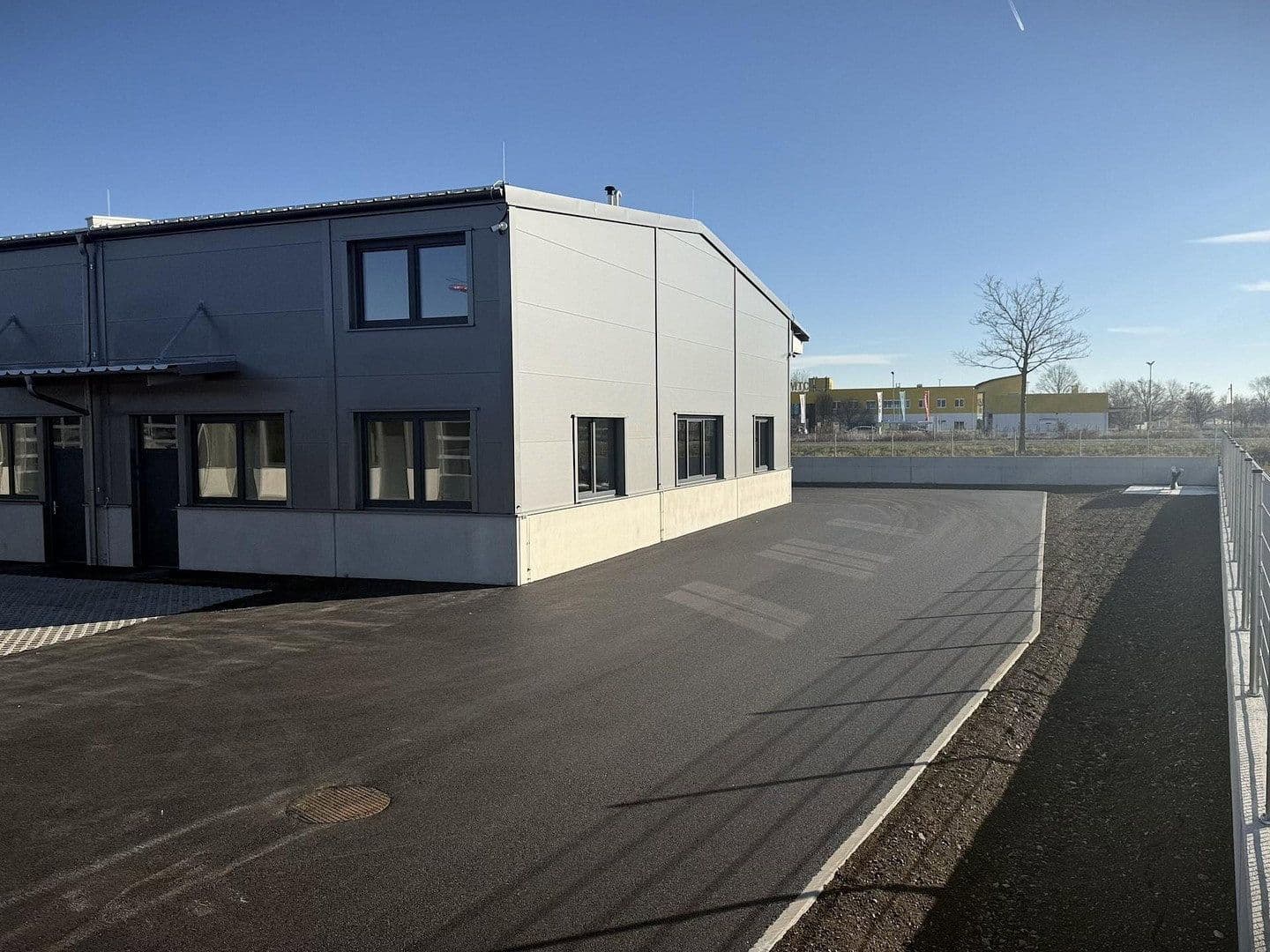 Prenájom nebytového priestoru 2.082 m², Gewerbepark B17 / II / Straße 3 / Objekt 11, Teesdorf, Dolné Rakúsko Prenájom nebytového priestoru 2.082 m², Gewerbepark B17 / II / Straße 3 / Objekt 11, Teesdorf, Dolné Rakúsko