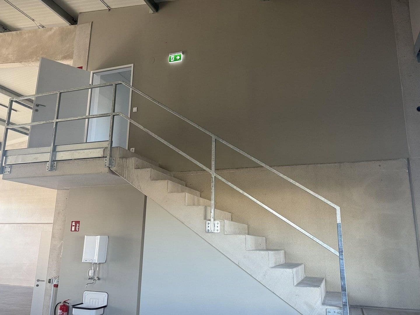 Prenájom nebytového priestoru 2.082 m², Gewerbepark B17 / II / Straße 3 / Objekt 11, Teesdorf, Dolné Rakúsko Prenájom nebytového priestoru 2.082 m², Gewerbepark B17 / II / Straße 3 / Objekt 11, Teesdorf, Dolné Rakúsko