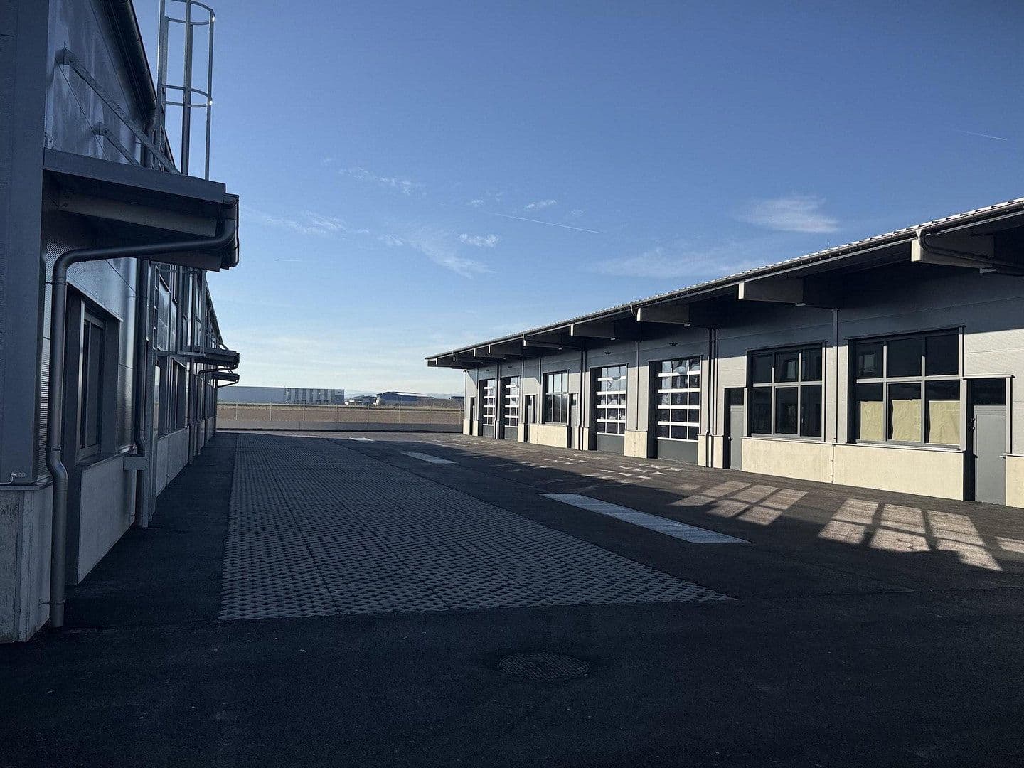 Prenájom nebytového priestoru 2.082 m², Gewerbepark B17 / II / Straße 3 / Objekt 11, Teesdorf, Dolné Rakúsko Prenájom nebytového priestoru 2.082 m², Gewerbepark B17 / II / Straße 3 / Objekt 11, Teesdorf, Dolné Rakúsko