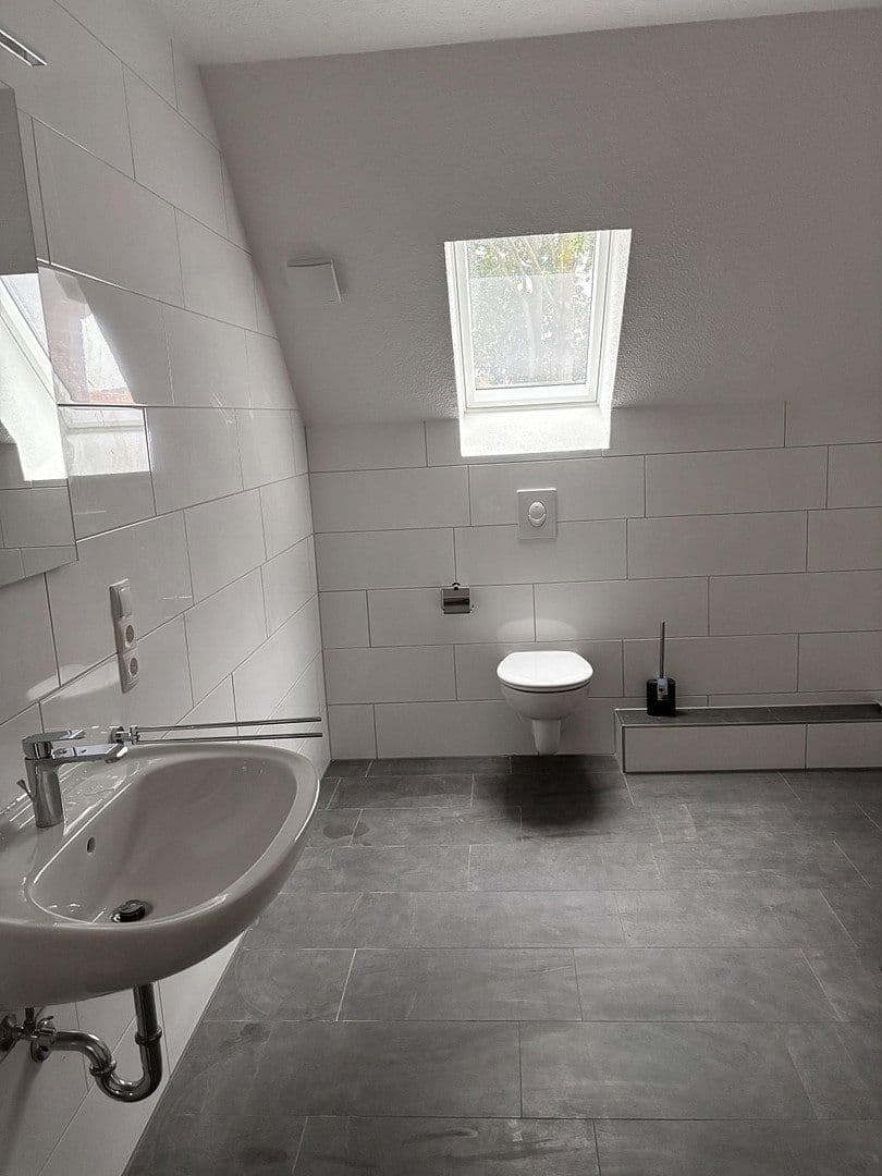 Prenájom bytu 5-izbový 118 m², Saterland - Seelterlound, Dolné Sasko Prenájom bytu 5-izbový 118 m², Saterland - Seelterlound, Dolné Sasko