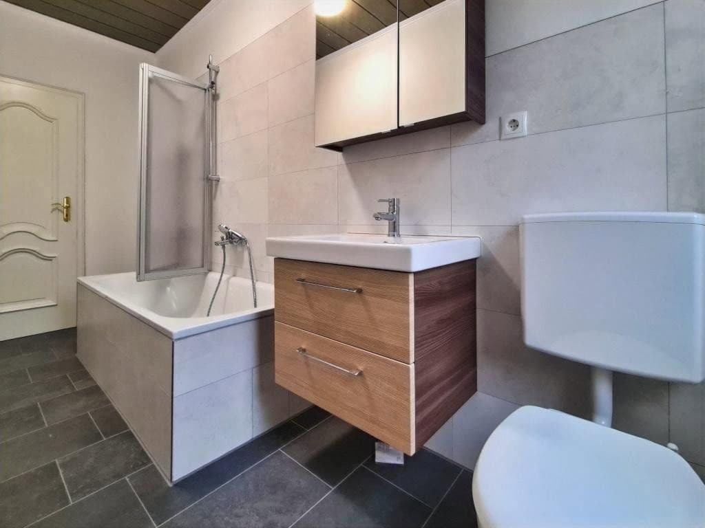 Prenájom bytu 3-izbový 106 m², Bergmannstr. 15, Hildesheim, Dolné Sasko Prenájom bytu 3-izbový 106 m², Bergmannstr. 15, Hildesheim, Dolné Sasko