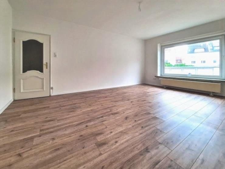 Prenájom bytu 3-izbový 106 m², Bergmannstr. 15, Hildesheim, Dolné Sasko Prenájom bytu 3-izbový 106 m², Bergmannstr. 15, Hildesheim, Dolné Sasko