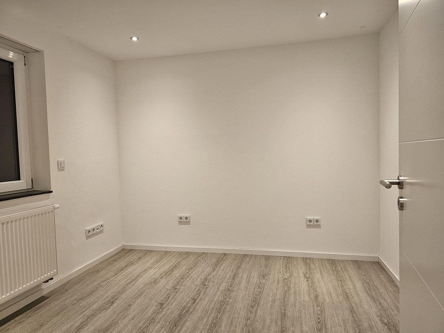 Prenájom bytu 4-izbový 95 m², Tauberbischofsheim, Bádensko-Wurttembersko Prenájom bytu 4-izbový 95 m², Tauberbischofsheim, Bádensko-Wurttembersko