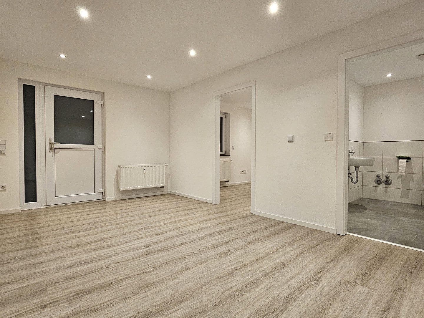 Prenájom bytu 4-izbový 95 m², Tauberbischofsheim, Bádensko-Wurttembersko Prenájom bytu 4-izbový 95 m², Tauberbischofsheim, Bádensko-Wurttembersko
