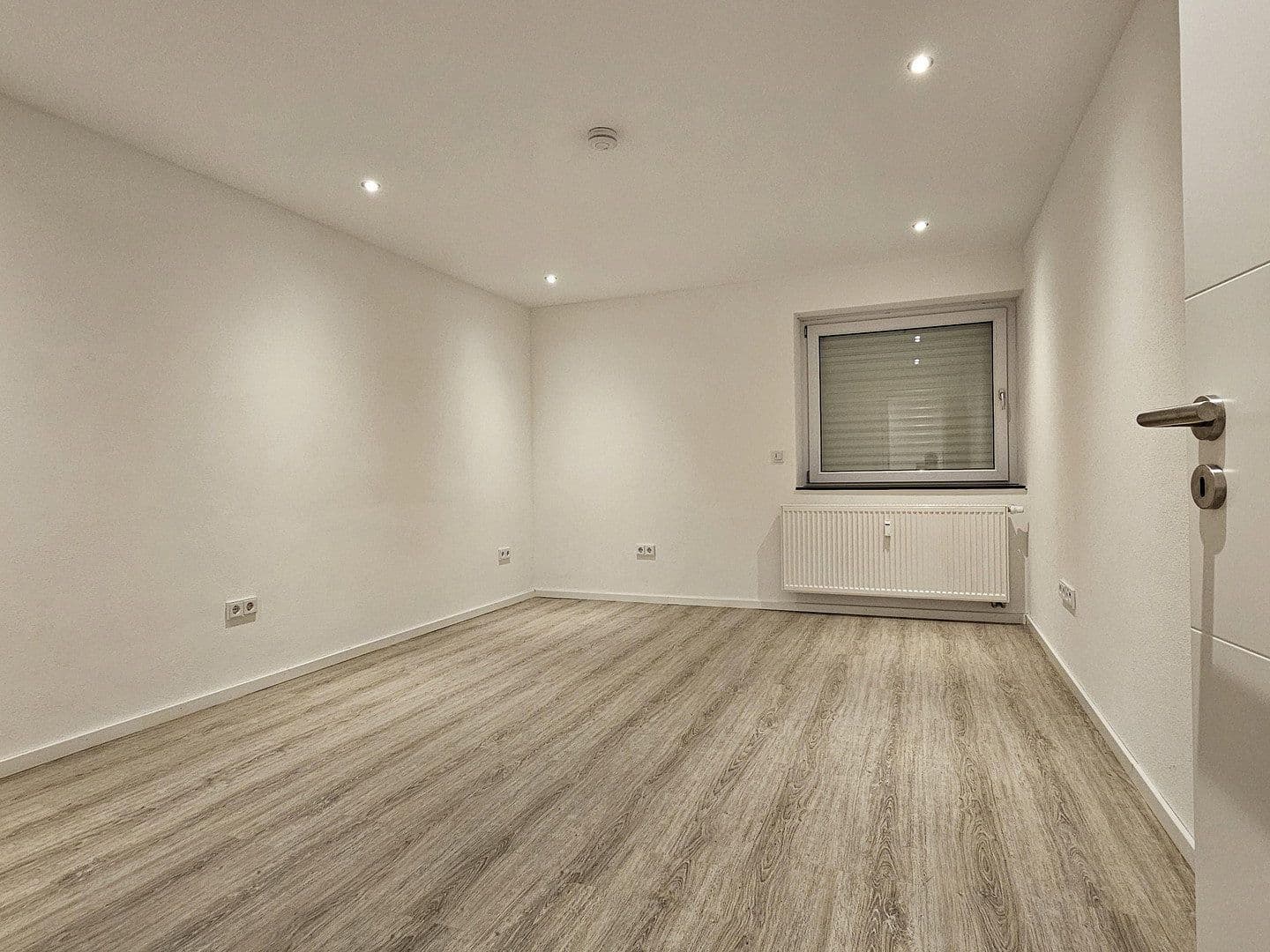 Prenájom bytu 4-izbový 95 m², Tauberbischofsheim, Bádensko-Wurttembersko Prenájom bytu 4-izbový 95 m², Tauberbischofsheim, Bádensko-Wurttembersko
