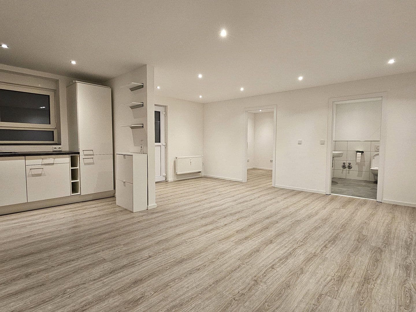 Prenájom bytu 4-izbový 95 m², Tauberbischofsheim, Bádensko-Wurttembersko Prenájom bytu 4-izbový 95 m², Tauberbischofsheim, Bádensko-Wurttembersko