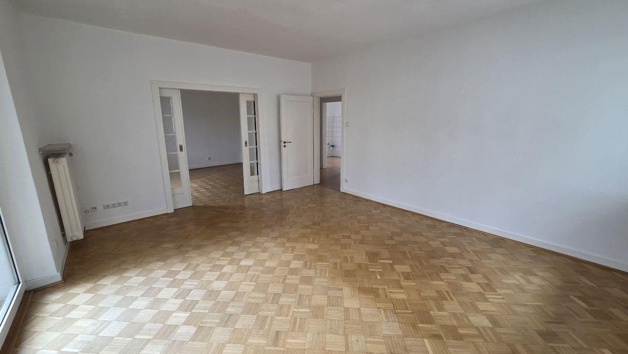 Prenájom bytu 4-izbový 100 m², Schatenstr. 14, Bielefeld, Severné Porýnie - Westfálsko Prenájom bytu 4-izbový 100 m², Schatenstr. 14, Bielefeld, Severné Porýnie - Westfálsko