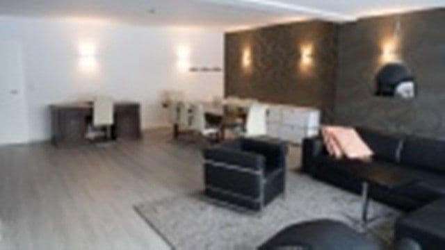 Prenájom domu 290 m², pozemok 680 m², Thumenberger Weg 130, Nuernberg, Bavorsko Prenájom domu 290 m², pozemok 680 m², Thumenberger Weg 130, Nuernberg, Bavorsko