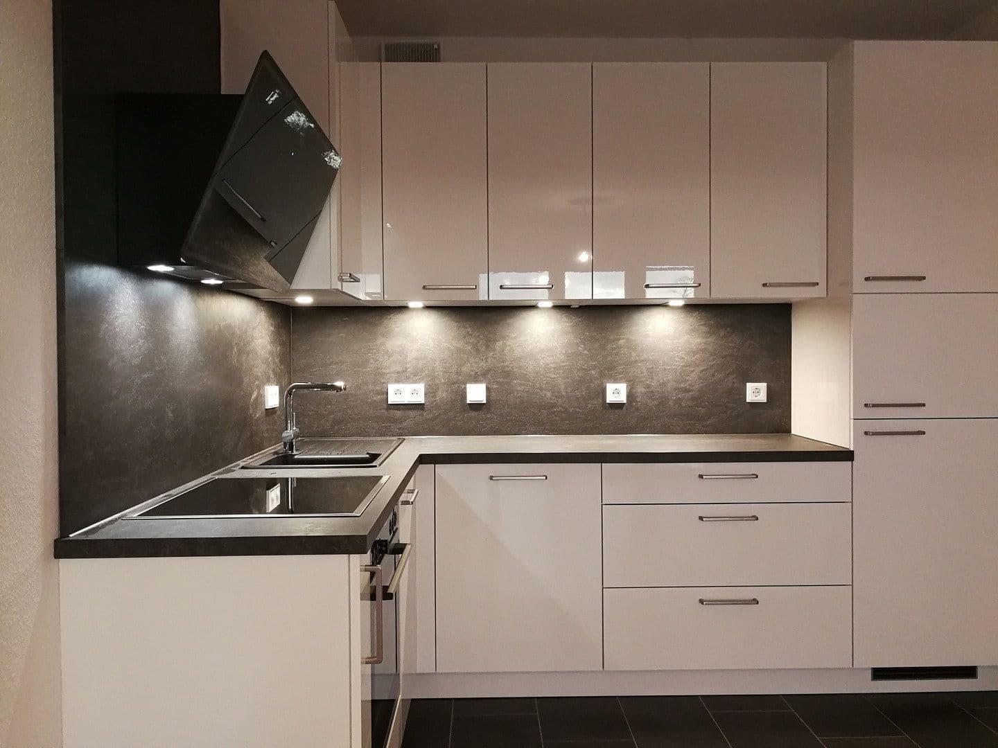 Prenájom bytu 2-izbový 64 m², Kattreinstraße 71, Darmstadt, Hesensko Prenájom bytu 2-izbový 64 m², Kattreinstraße 71, Darmstadt, Hesensko