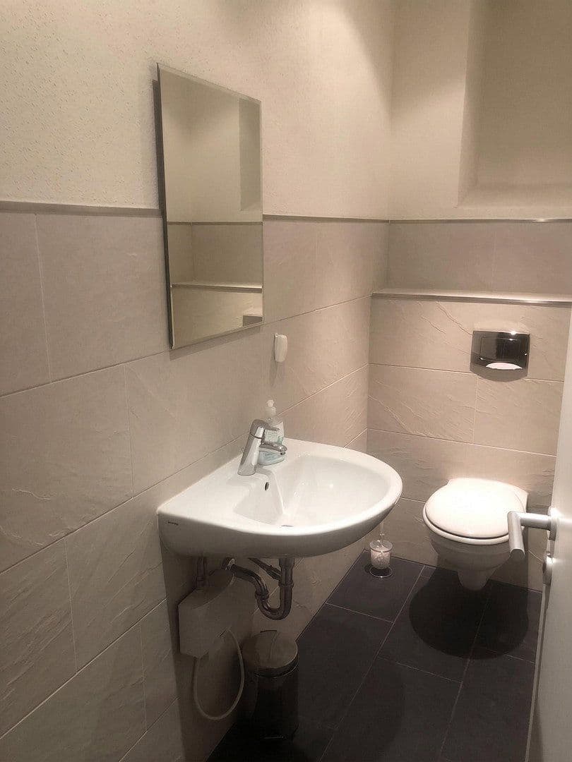 Prenájom kancelárie 210 m², Aschaffenburg, Bavorsko Prenájom kancelárie 210 m², Aschaffenburg, Bavorsko