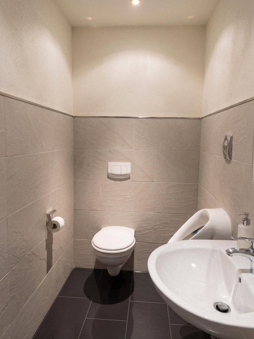 Prenájom kancelárie 210 m², Aschaffenburg, Bavorsko Prenájom kancelárie 210 m², Aschaffenburg, Bavorsko