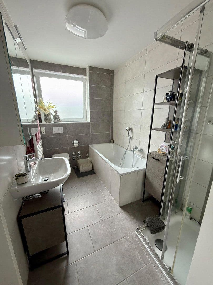 Prenájom bytu 3-izbový 73 m², Solingen, Severné Porýnie - Westfálsko Prenájom bytu 3-izbový 73 m², Solingen, Severné Porýnie - Westfálsko