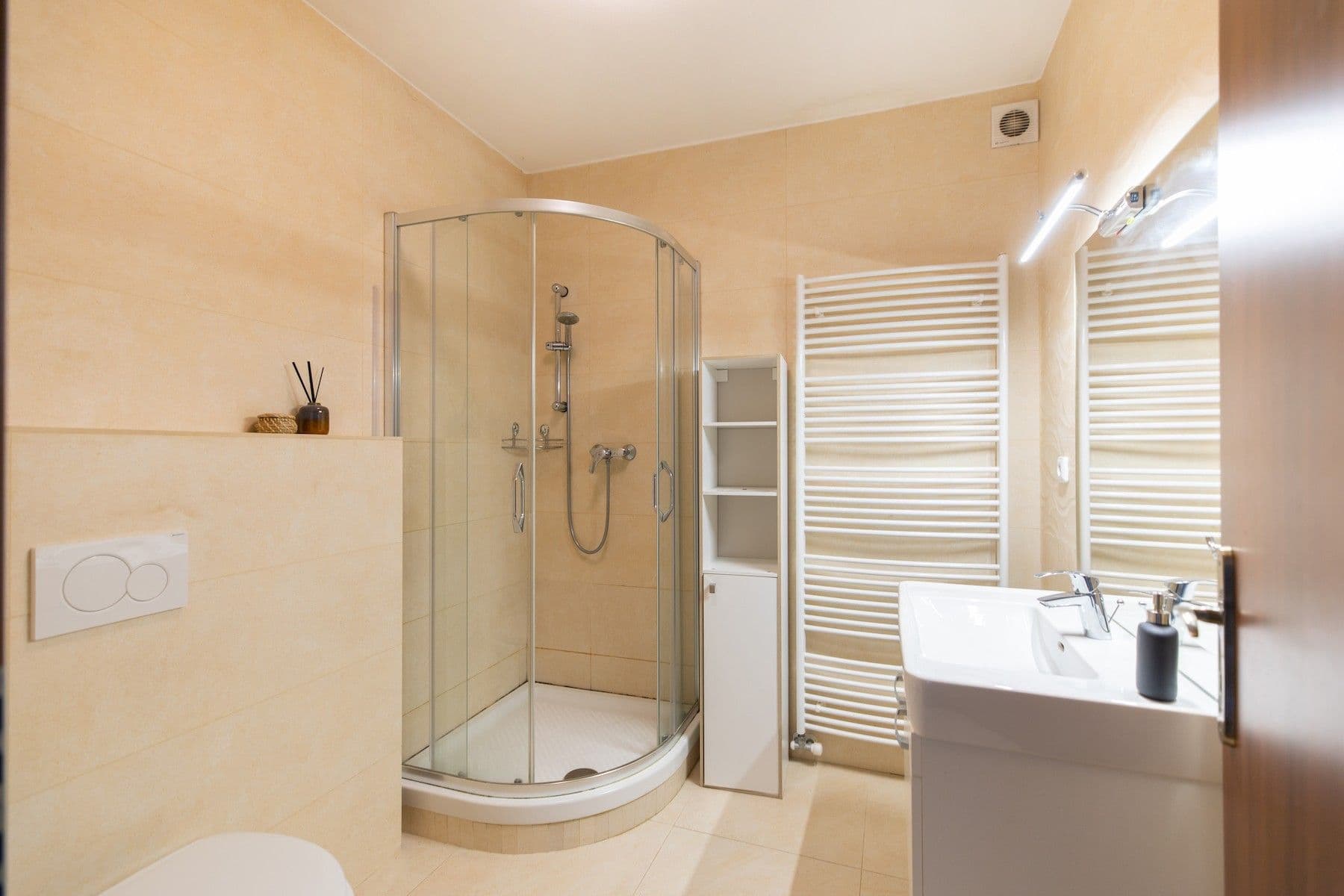 Predaj domu 249 m², pozemok 1.050 m², Minerální, Praha, Praha Predaj domu 249 m², pozemok 1.050 m², Minerální, Praha, Praha