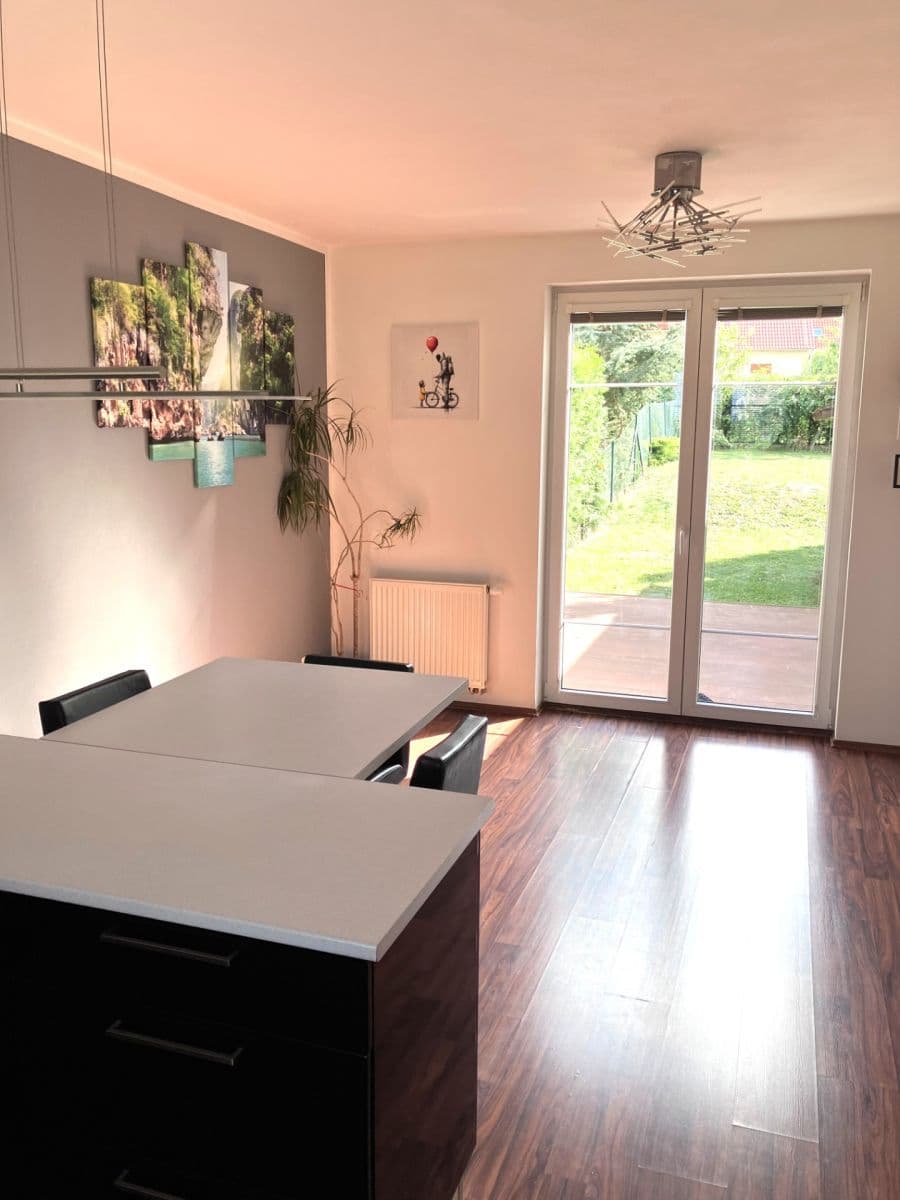 Prenájom bytu 3-izbový 70 m², Tisová, Holubice, Středočeský kraj Prenájom bytu 3-izbový 70 m², Tisová, Holubice, Středočeský kraj