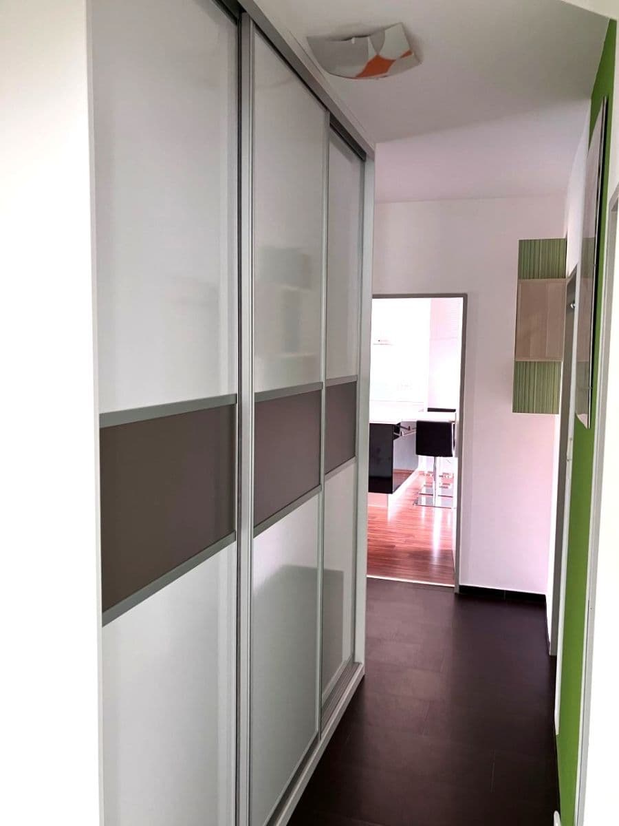 Prenájom bytu 3-izbový 70 m², Tisová, Holubice, Středočeský kraj Prenájom bytu 3-izbový 70 m², Tisová, Holubice, Středočeský kraj