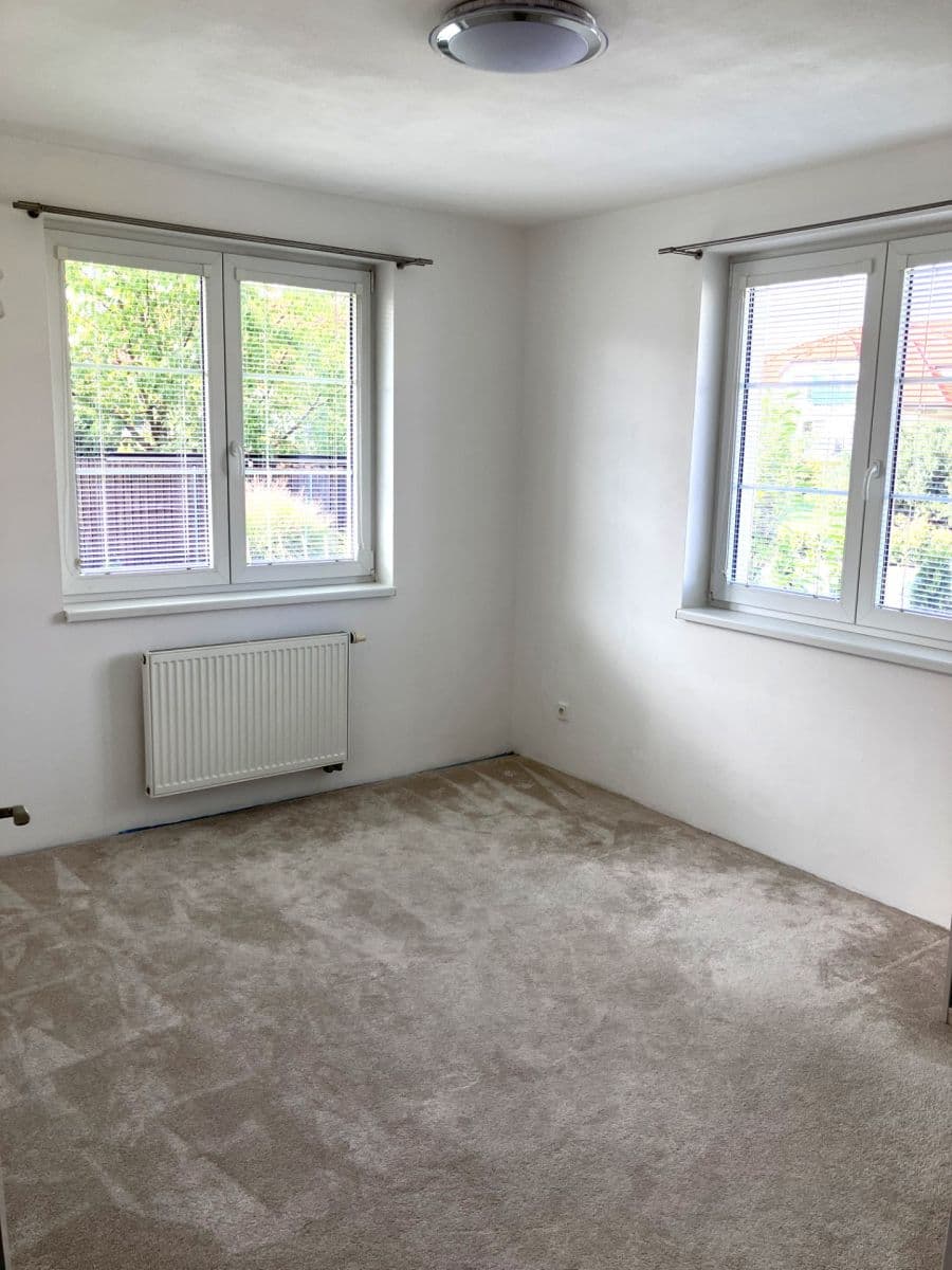 Prenájom bytu 3-izbový 70 m², Tisová, Holubice, Středočeský kraj Prenájom bytu 3-izbový 70 m², Tisová, Holubice, Středočeský kraj