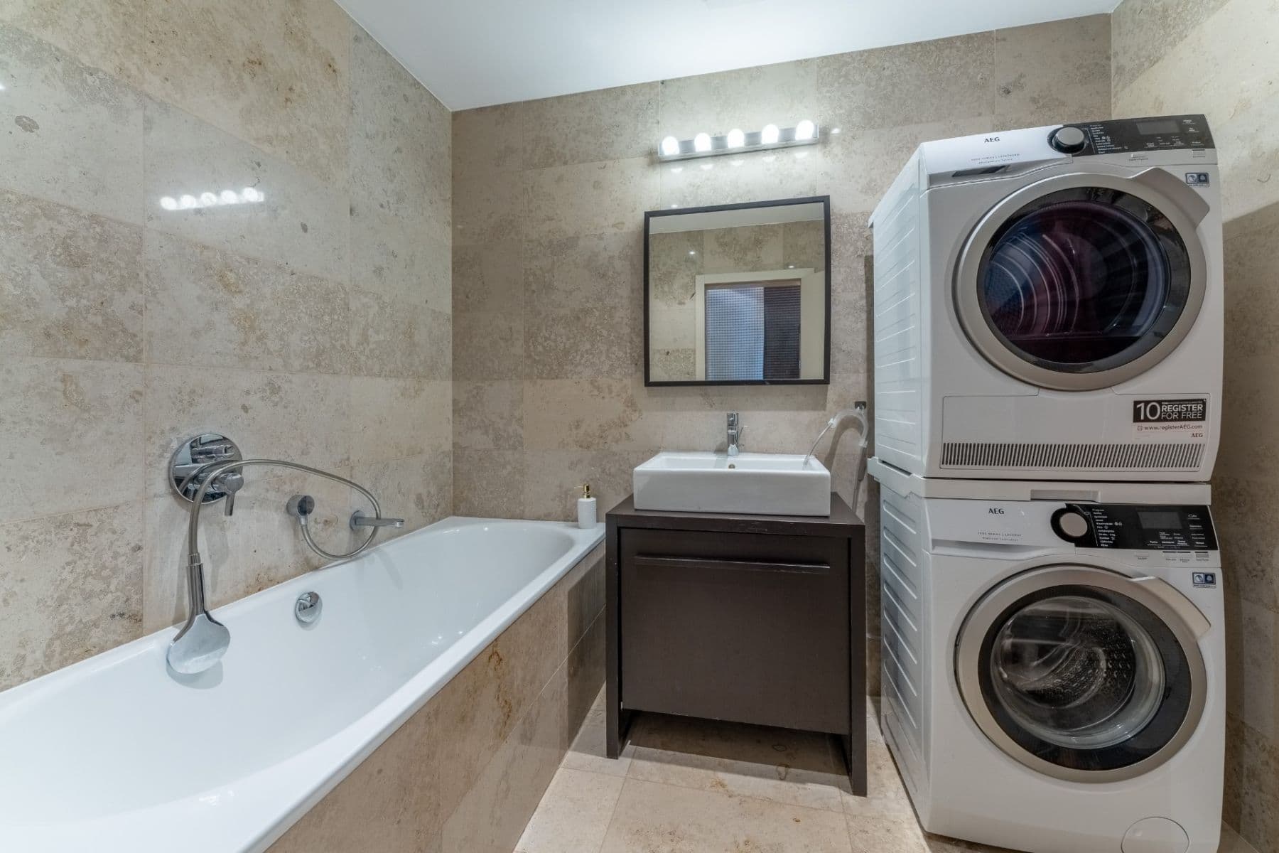 Predaj bytu 4-izbový 115 m², Mezilehlá, Praha, Praha Predaj bytu 4-izbový 115 m², Mezilehlá, Praha, Praha