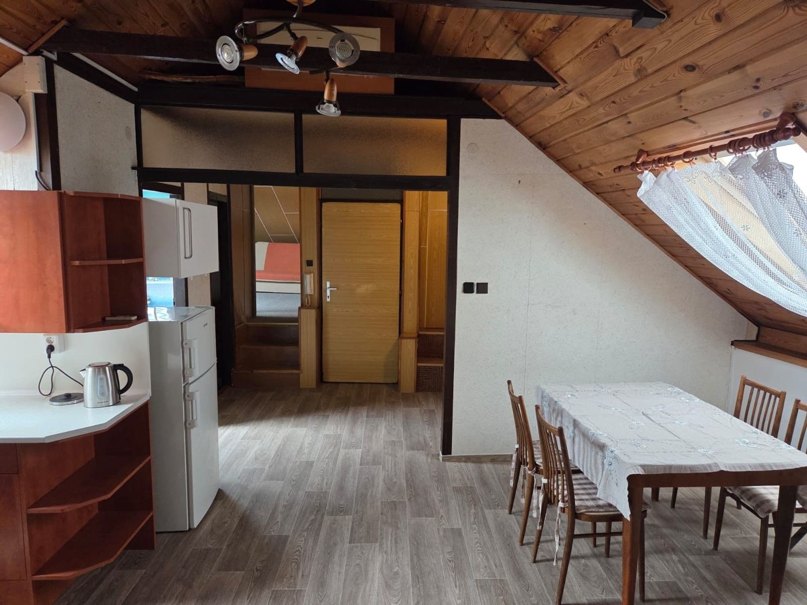 Prenájom bytu 3-izbový 100 m², Cacovická, Brno, Jihomoravský kraj Prenájom bytu 3-izbový 100 m², Cacovická, Brno, Jihomoravský kraj