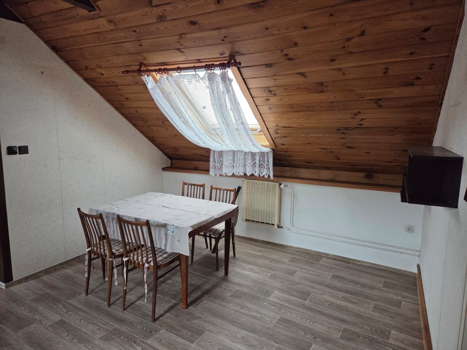Prenájom bytu 3-izbový 100 m², Cacovická, Brno, Jihomoravský kraj Prenájom bytu 3-izbový 100 m², Cacovická, Brno, Jihomoravský kraj