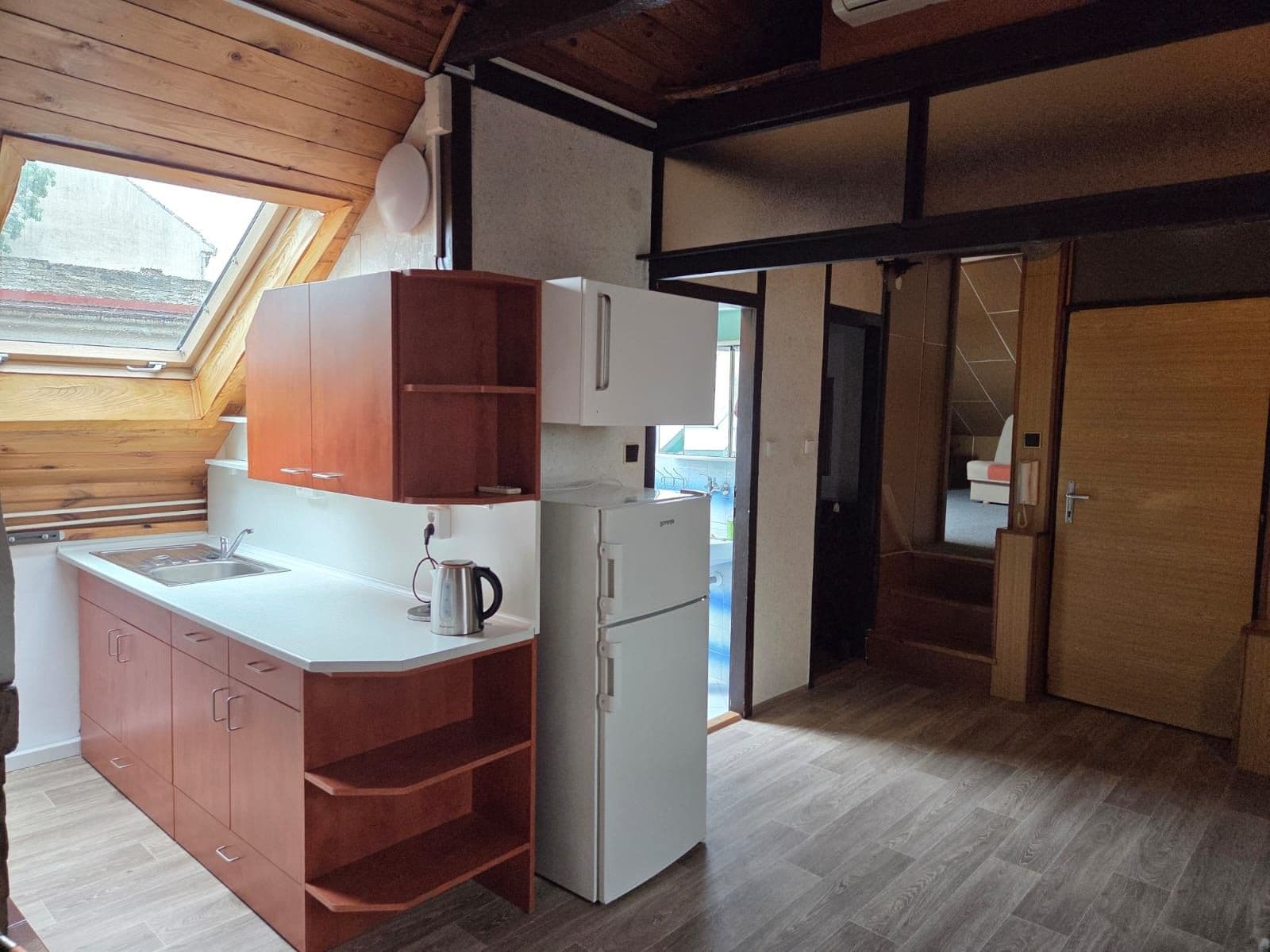 Prenájom bytu 3-izbový 100 m², Cacovická, Brno, Jihomoravský kraj Prenájom bytu 3-izbový 100 m², Cacovická, Brno, Jihomoravský kraj