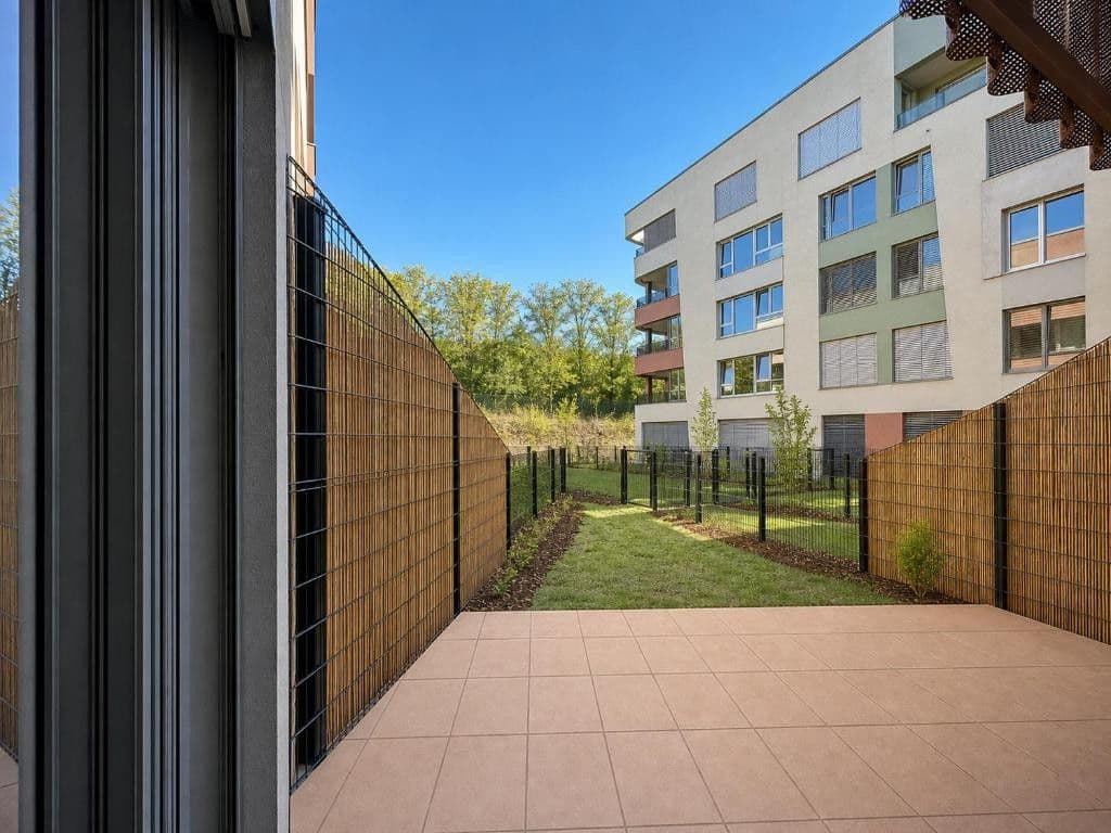 Prenájom bytu 3-izbový 54 m², U Komína, Praha, Praha Prenájom bytu 3-izbový 54 m², U Komína, Praha, Praha
