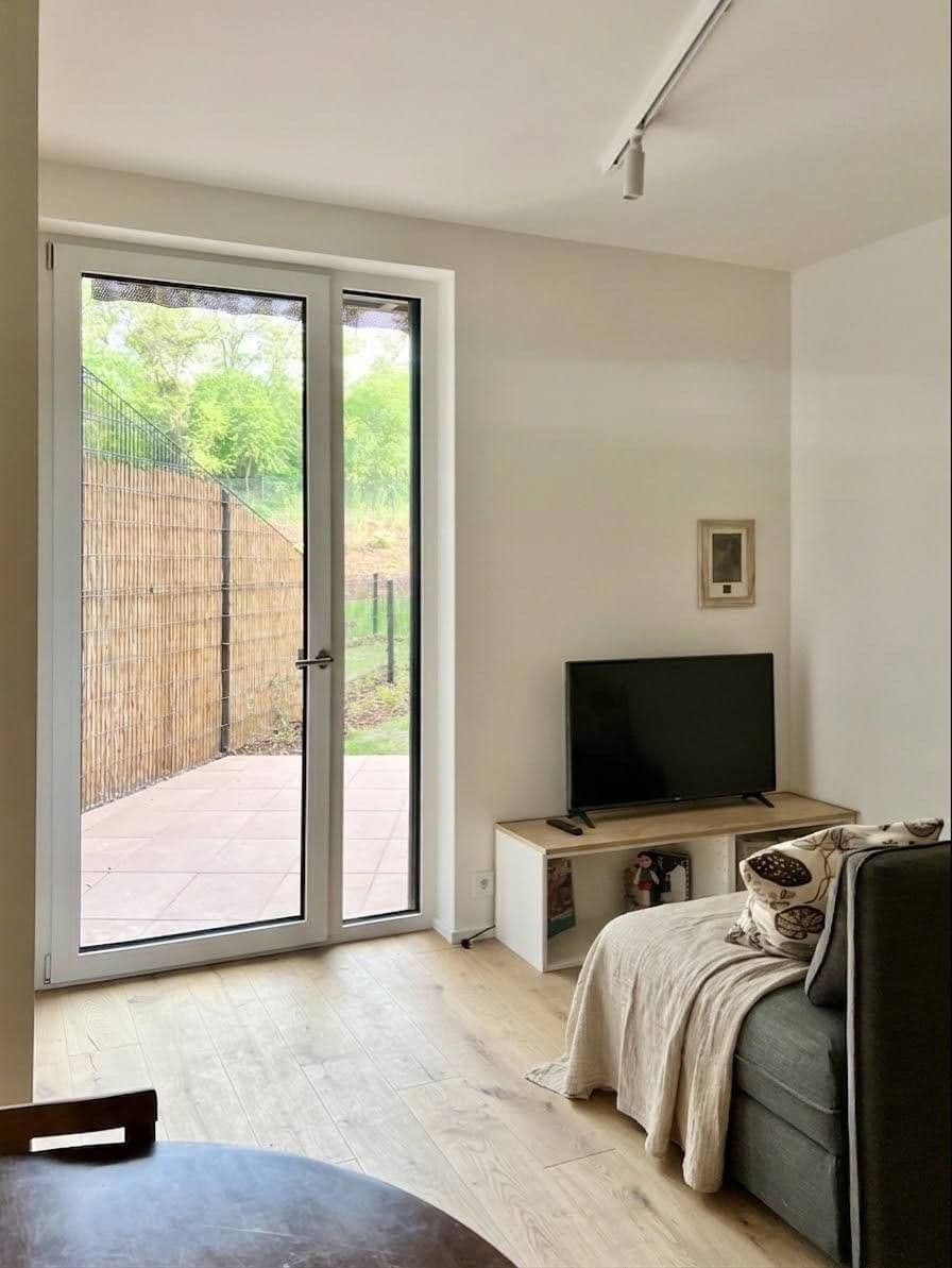 Prenájom bytu 3-izbový 54 m², U Komína, Praha, Praha Prenájom bytu 3-izbový 54 m², U Komína, Praha, Praha