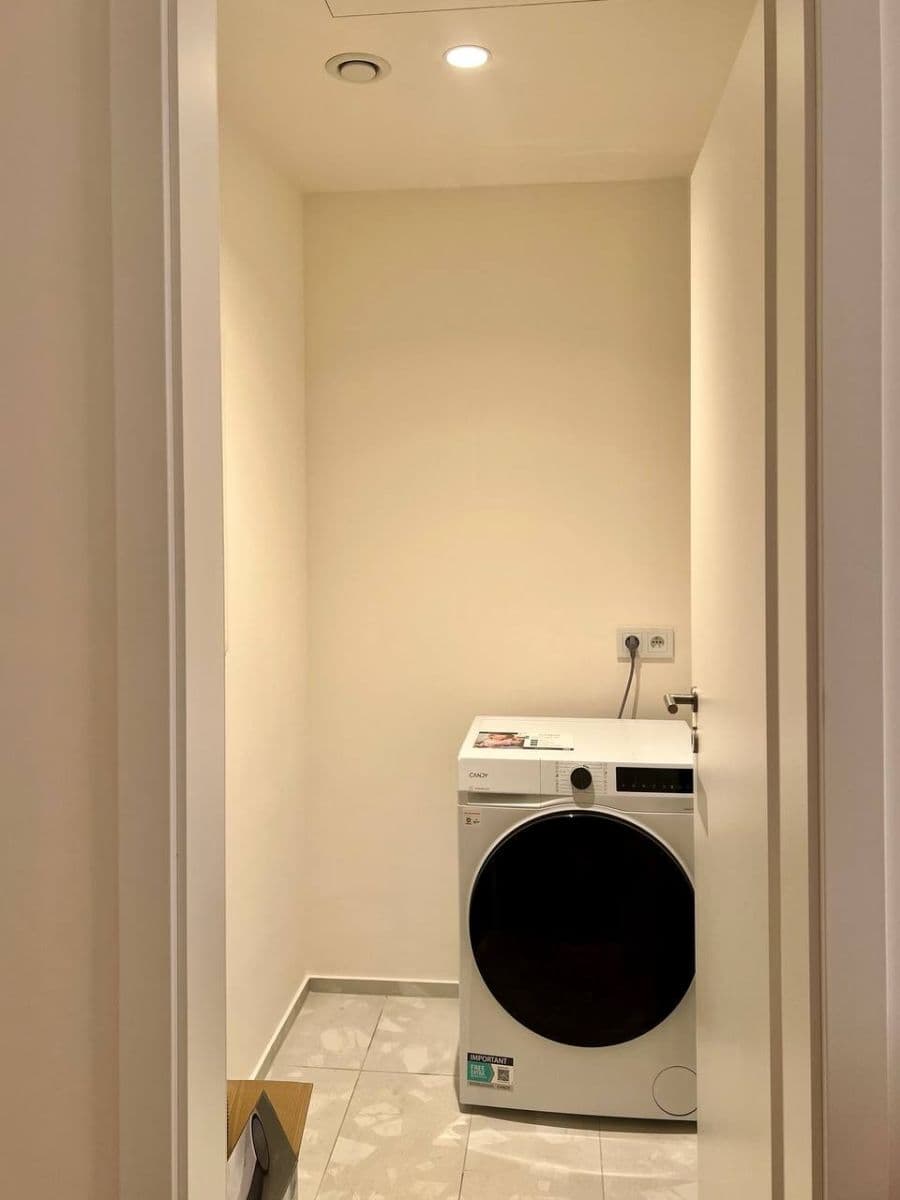 Prenájom bytu 3-izbový 54 m², U Komína, Praha, Praha Prenájom bytu 3-izbový 54 m², U Komína, Praha, Praha