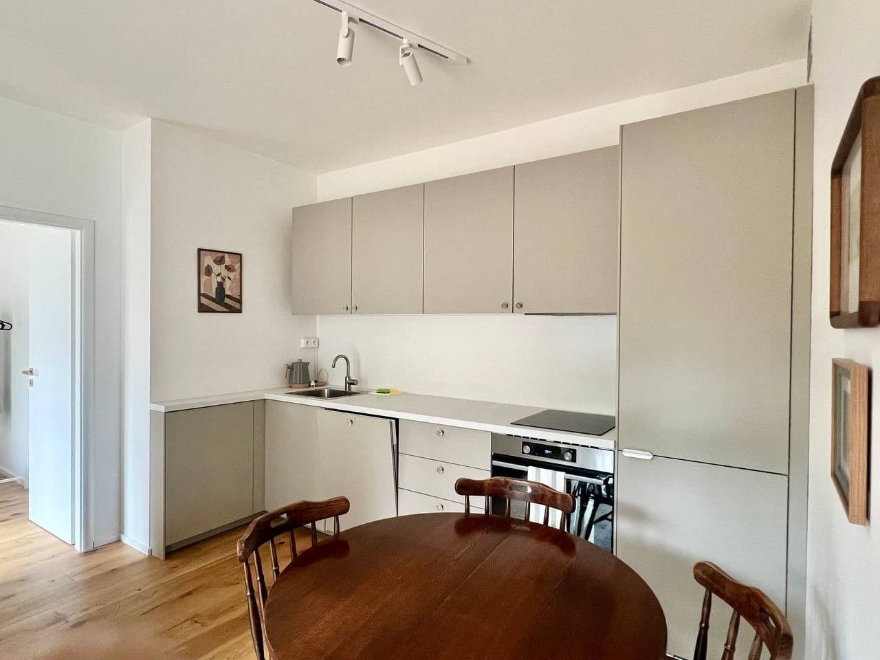 Prenájom bytu 3-izbový 54 m², U Komína, Praha, Praha Prenájom bytu 3-izbový 54 m², U Komína, Praha, Praha