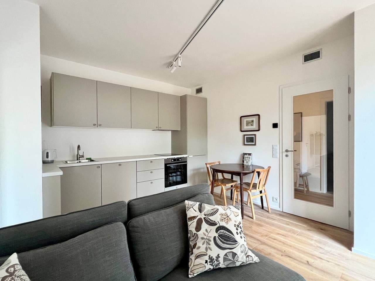 Prenájom bytu 3-izbový 54 m², U Komína, Praha, Praha Prenájom bytu 3-izbový 54 m², U Komína, Praha, Praha
