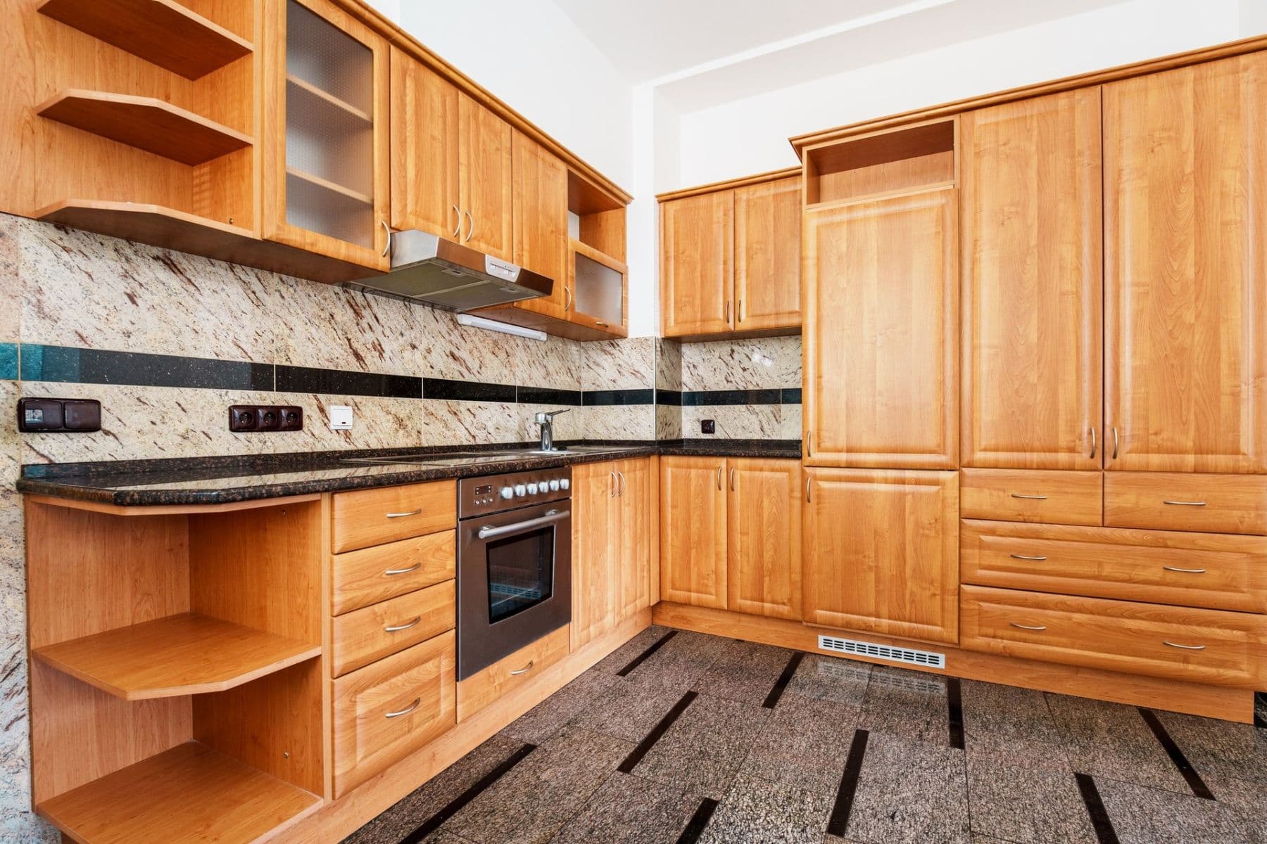Prenájom bytu 1-izbový 35 m², Pravá, Praha, Praha Prenájom bytu 1-izbový 35 m², Pravá, Praha, Praha