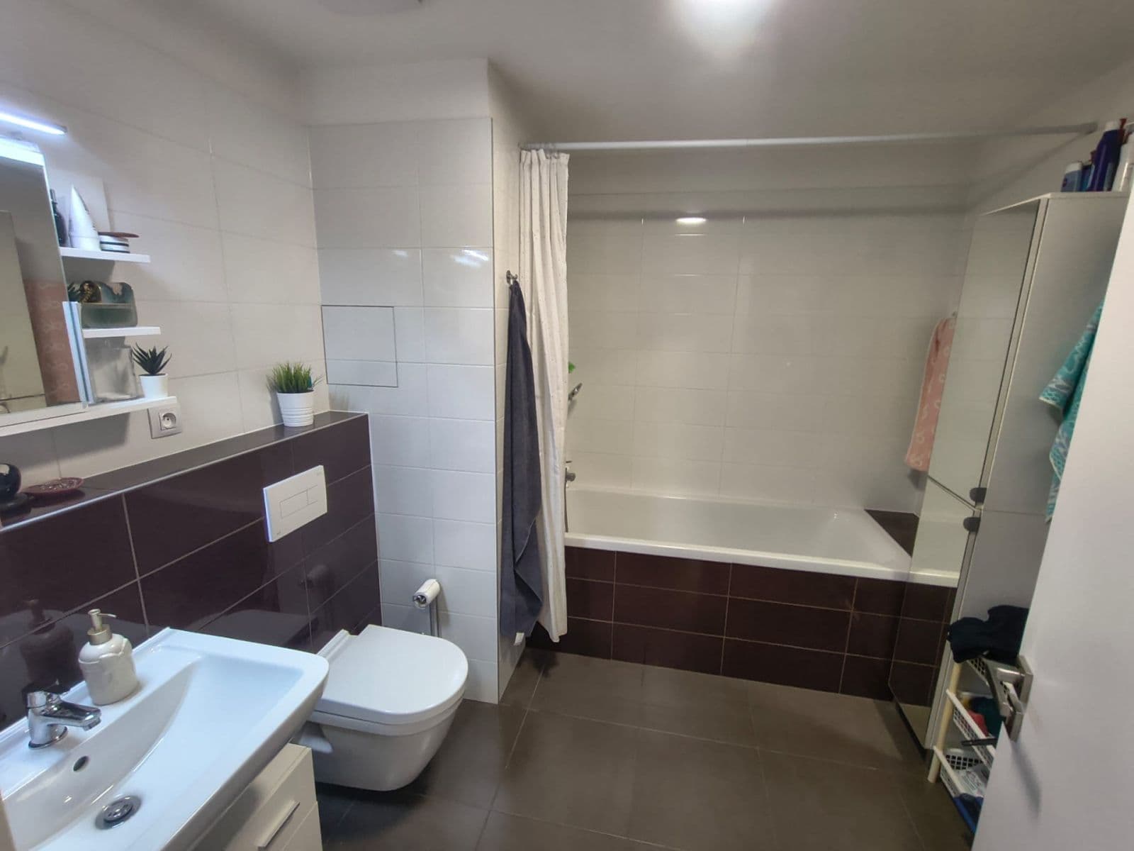 Prenájom bytu 3-izbový 83 m², V Kněžívce, Tuchoměřice, Středočeský kraj Prenájom bytu 3-izbový 83 m², V Kněžívce, Tuchoměřice, Středočeský kraj
