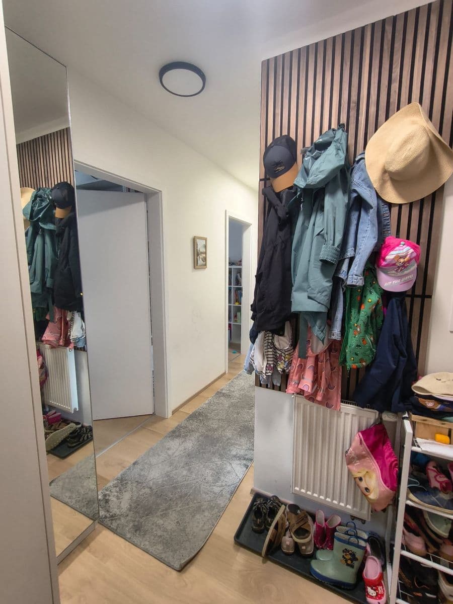 Prenájom bytu 3-izbový 83 m², V Kněžívce, Tuchoměřice, Středočeský kraj Prenájom bytu 3-izbový 83 m², V Kněžívce, Tuchoměřice, Středočeský kraj