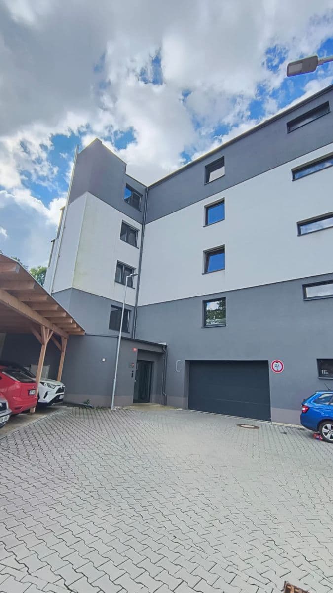 Prenájom bytu 3-izbový 83 m², V Kněžívce, Tuchoměřice, Středočeský kraj Prenájom bytu 3-izbový 83 m², V Kněžívce, Tuchoměřice, Středočeský kraj