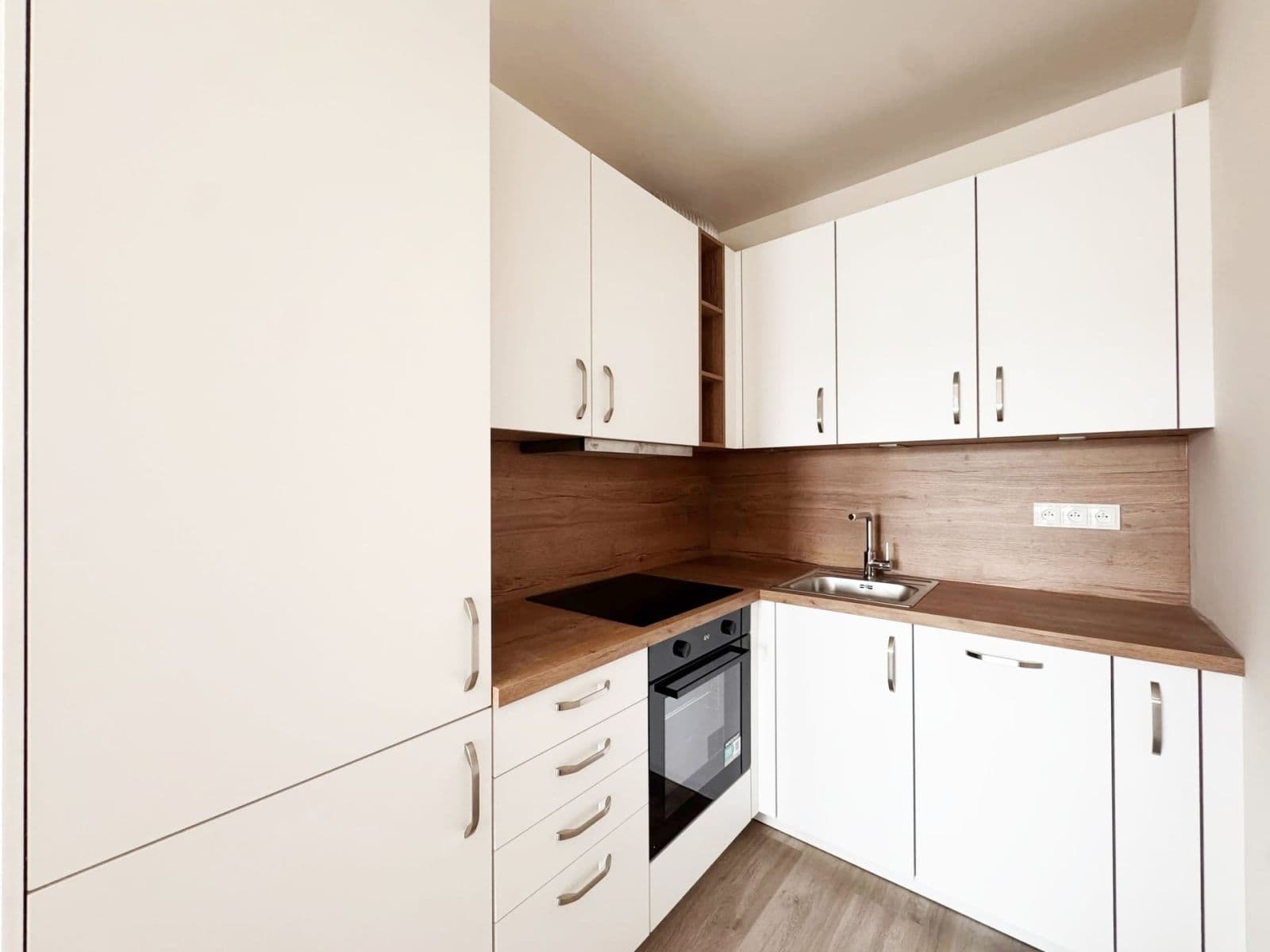Prenájom bytu 2-izbový 48 m², Fabiánové, Praha, Praha Prenájom bytu 2-izbový 48 m², Fabiánové, Praha, Praha