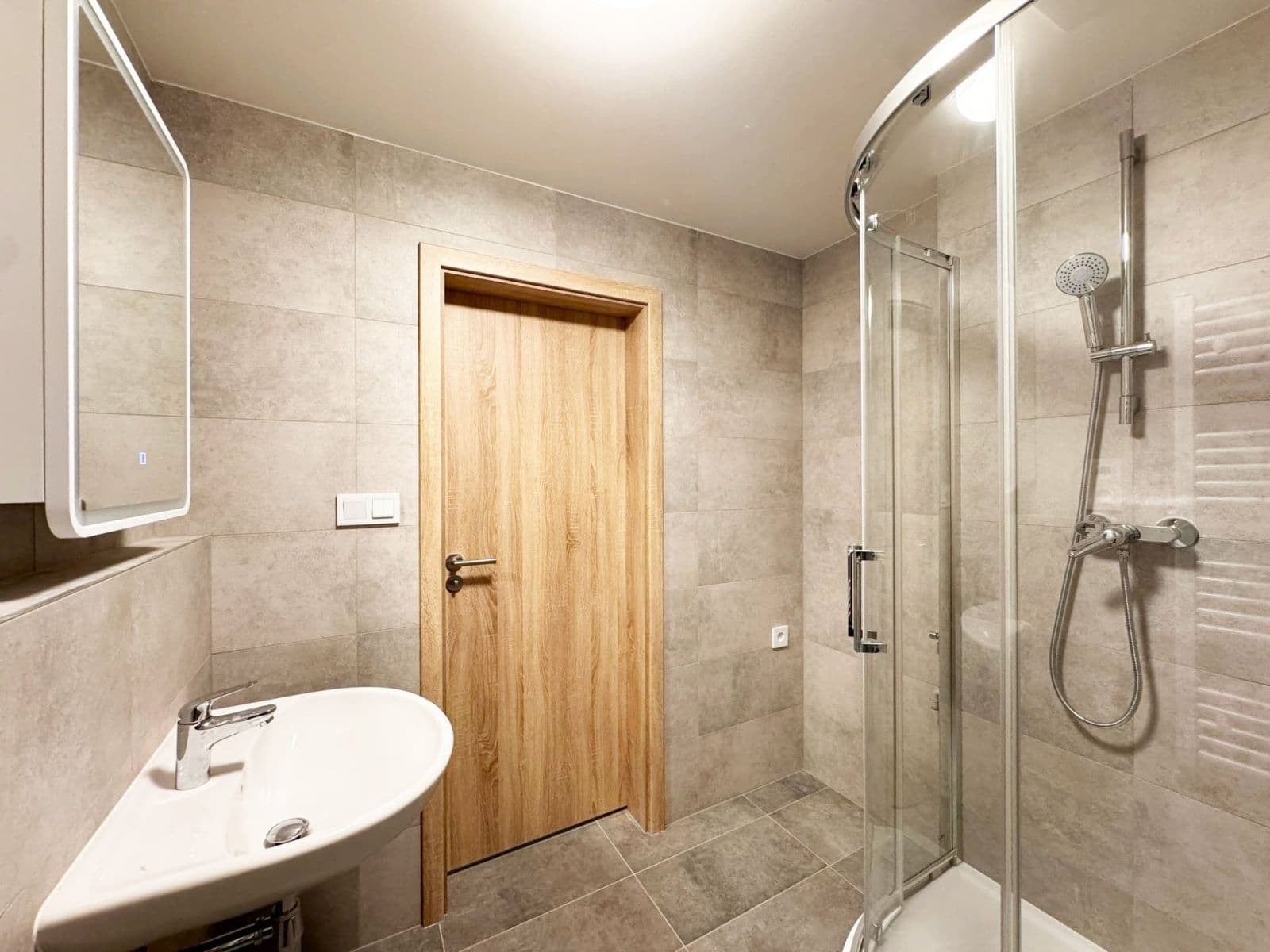 Prenájom bytu 2-izbový 48 m², Fabiánové, Praha, Praha Prenájom bytu 2-izbový 48 m², Fabiánové, Praha, Praha