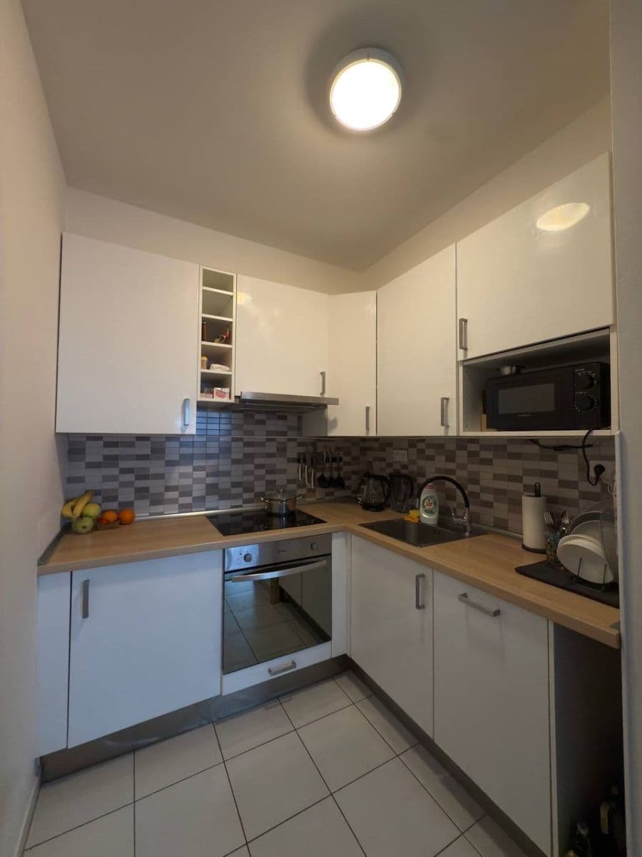 Prenájom bytu 1-izbový 34 m², Běluňská, Praha, Praha Prenájom bytu 1-izbový 34 m², Běluňská, Praha, Praha