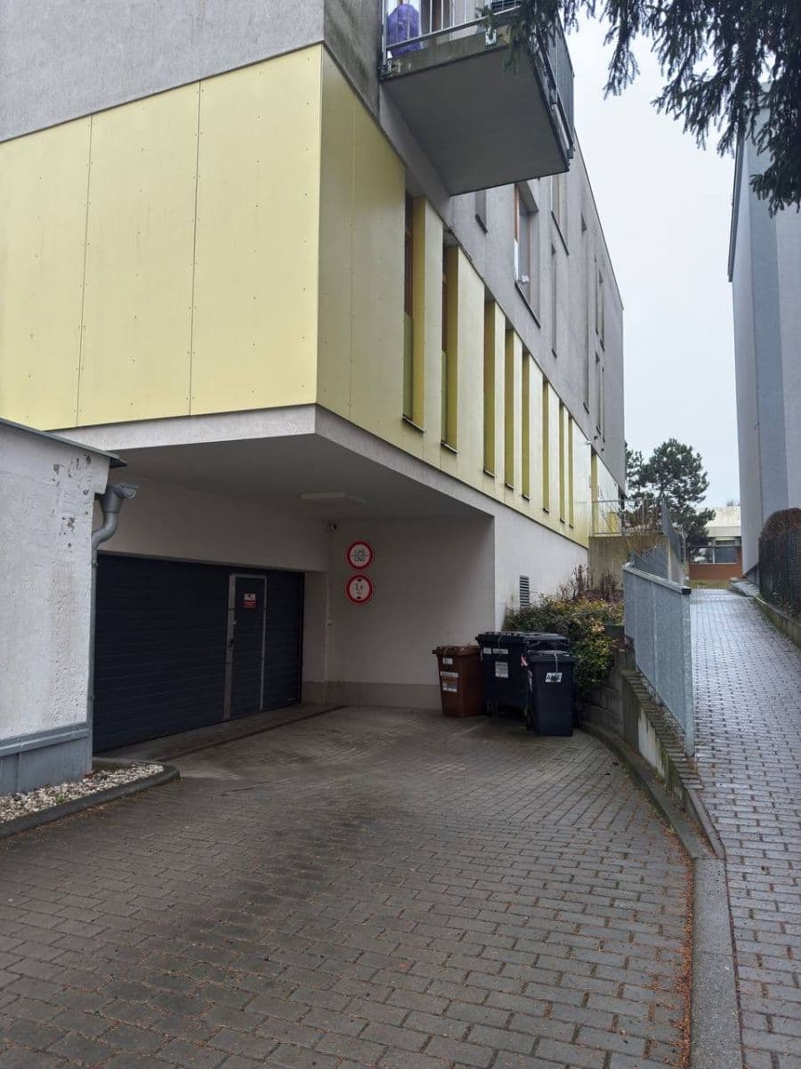 Prenájom bytu 1-izbový 34 m², Běluňská, Praha, Praha Prenájom bytu 1-izbový 34 m², Běluňská, Praha, Praha