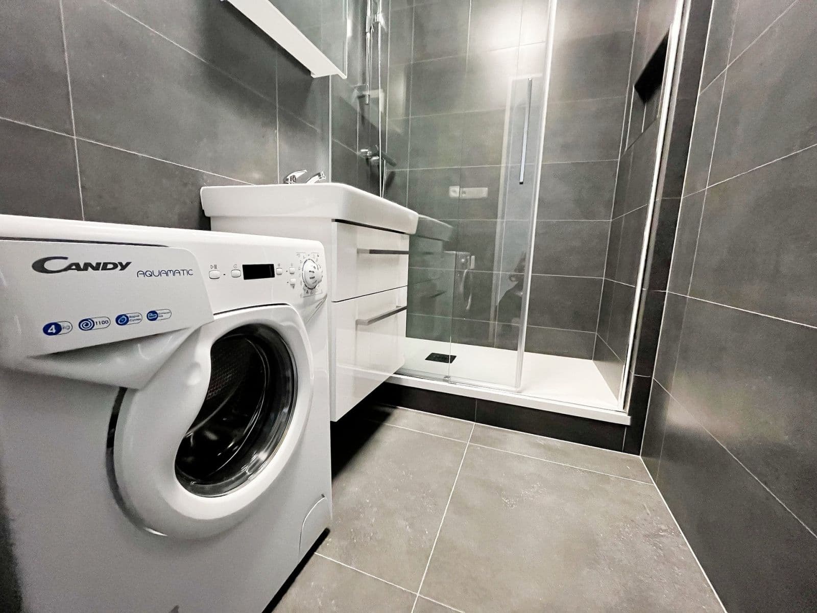 Prenájom bytu 2-izbový 41 m², Ciolkovského, Praha, Praha Prenájom bytu 2-izbový 41 m², Ciolkovského, Praha, Praha