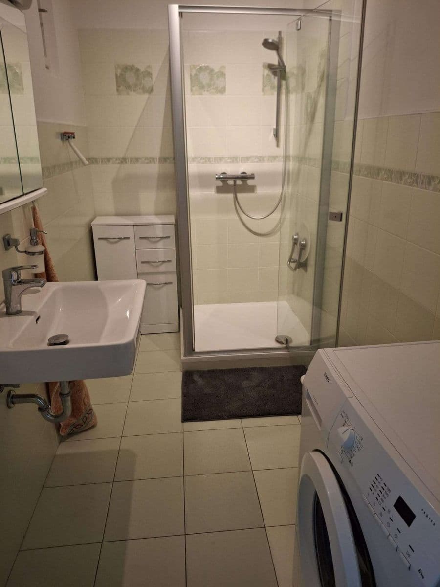 Prenájom bytu 2-izbový 80 m², Vosmíkových, Praha, Praha Prenájom bytu 2-izbový 80 m², Vosmíkových, Praha, Praha