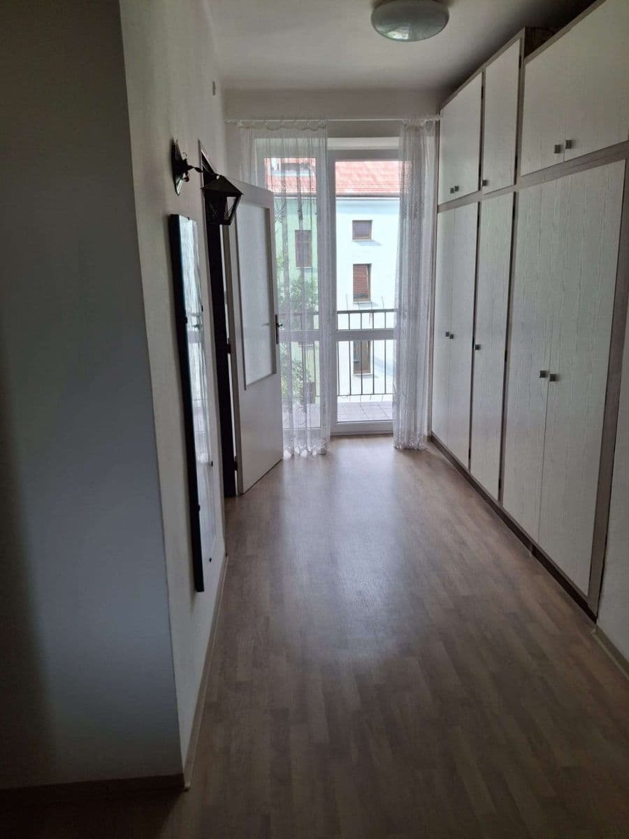 Prenájom bytu 2-izbový 80 m², Vosmíkových, Praha, Praha Prenájom bytu 2-izbový 80 m², Vosmíkových, Praha, Praha