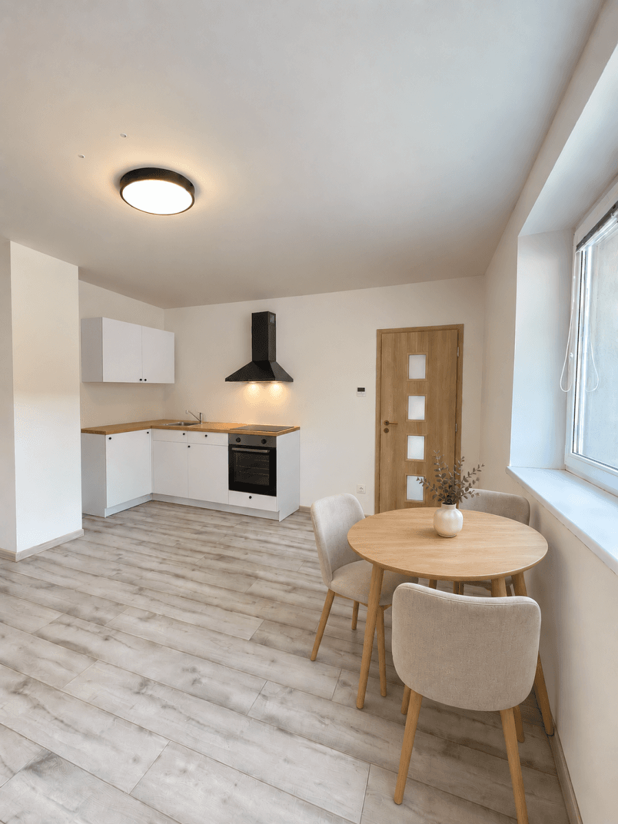 Prenájom bytu 3-izbový 84 m², Hlučínská, Ostrava, Moravskoslezský kraj Prenájom bytu 3-izbový 84 m², Hlučínská, Ostrava, Moravskoslezský kraj