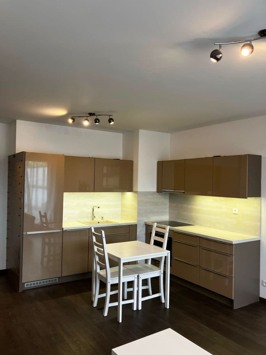 Prenájom bytu 2-izbový 46 m², Nezvalova, Olomouc, Olomoucký kraj Prenájom bytu 2-izbový 46 m², Nezvalova, Olomouc, Olomoucký kraj