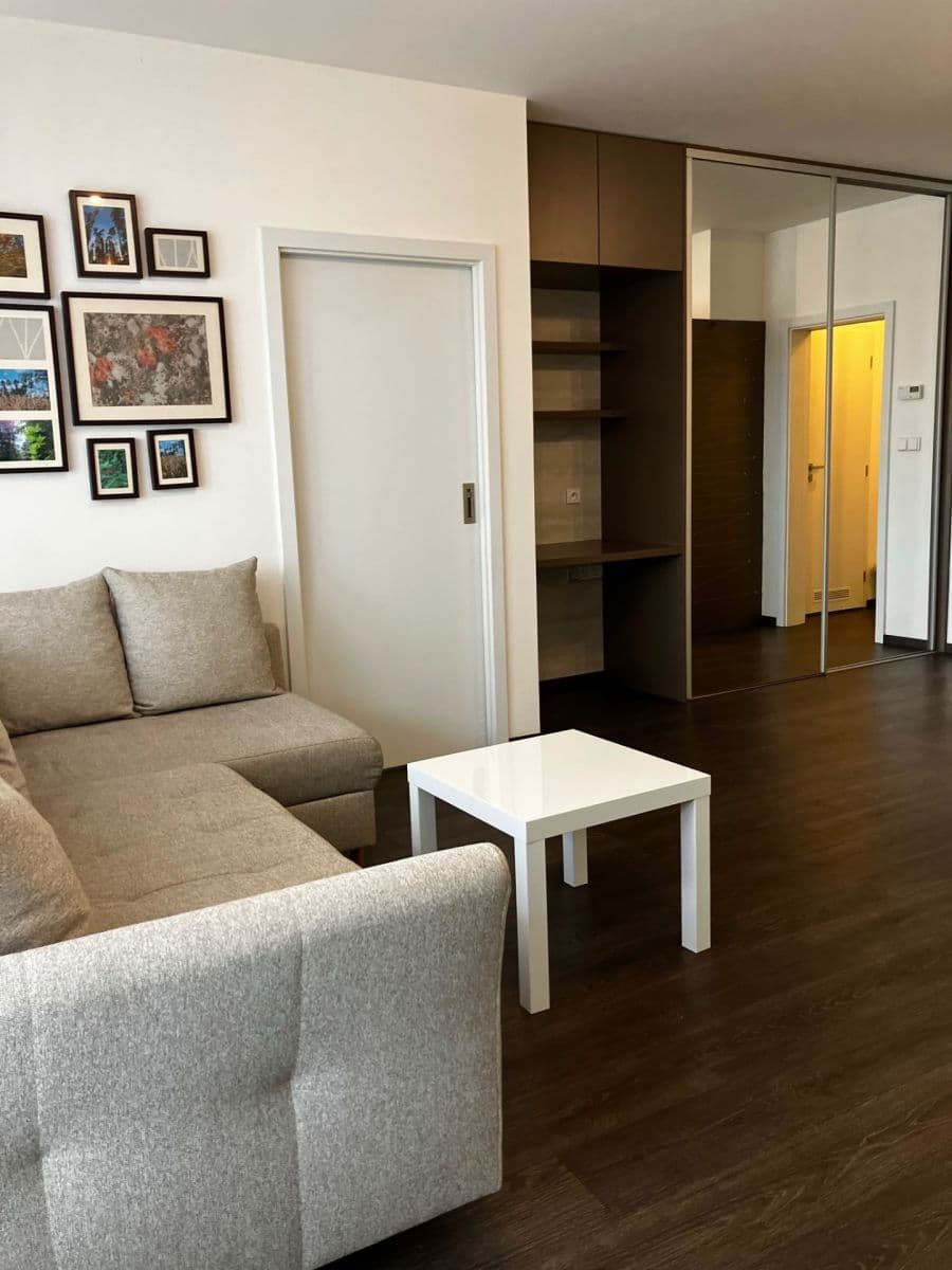 Prenájom bytu 2-izbový 46 m², Nezvalova, Olomouc, Olomoucký kraj Prenájom bytu 2-izbový 46 m², Nezvalova, Olomouc, Olomoucký kraj