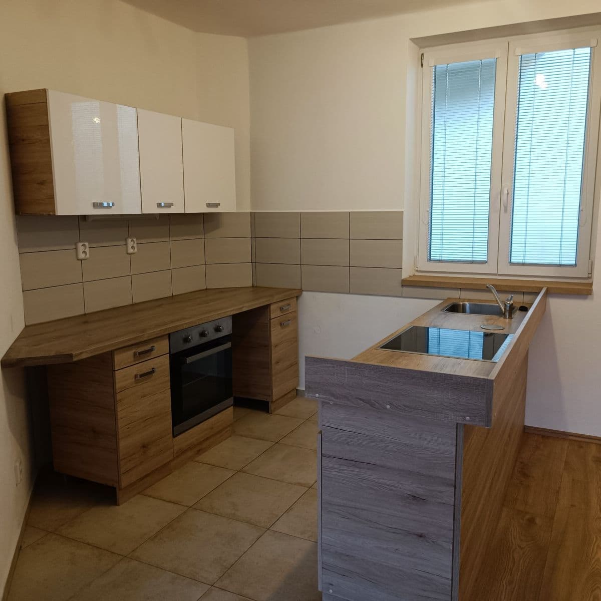 Prenájom bytu 3-izbový 78 m², náměstí T. G. Masaryka, Sedlčany, Středočeský kraj Prenájom bytu 3-izbový 78 m², náměstí T. G. Masaryka, Sedlčany, Středočeský kraj