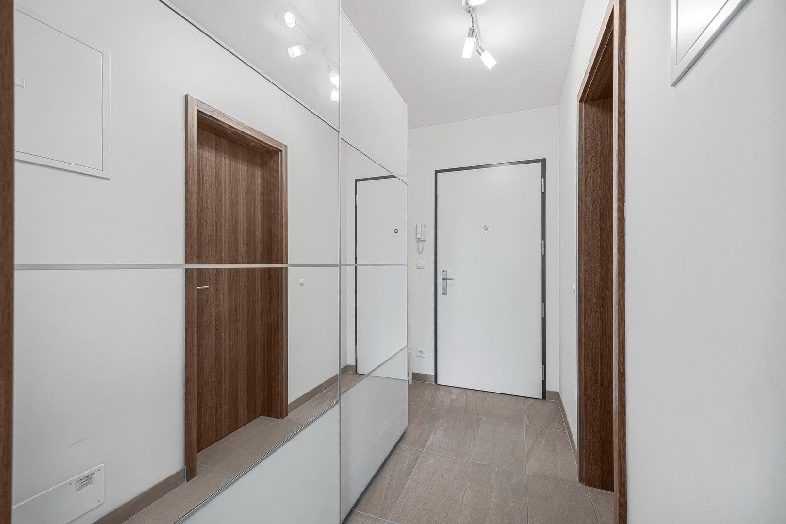 Prenájom bytu 1-izbový 33 m², Strnadových, Praha, Praha Prenájom bytu 1-izbový 33 m², Strnadových, Praha, Praha