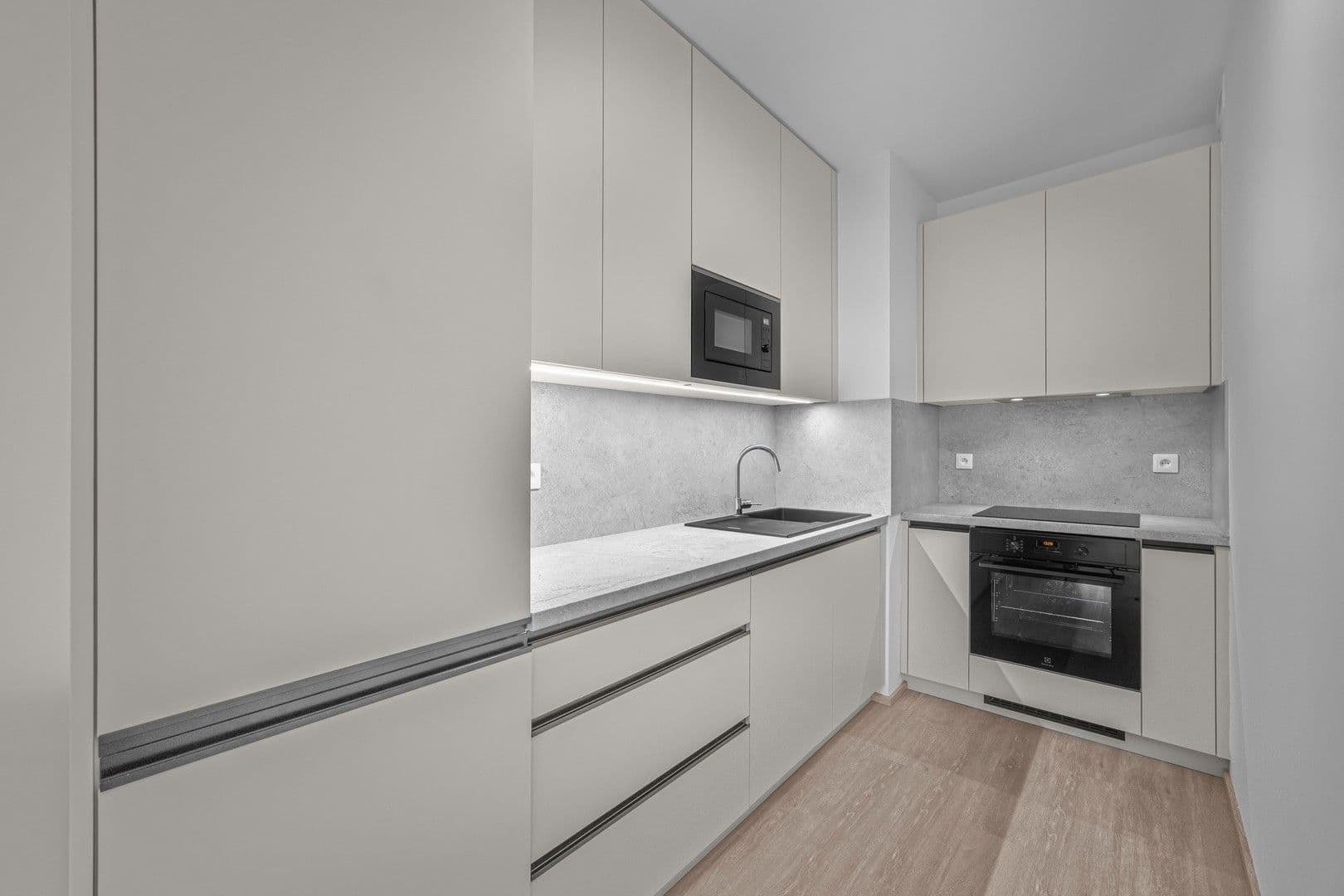 Prenájom bytu 2-izbový 60 m², Poděbradská, Praha, Praha Prenájom bytu 2-izbový 60 m², Poděbradská, Praha, Praha